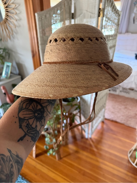 Accessories - Straw Sun Hat with Chin Tie - Natural Beige